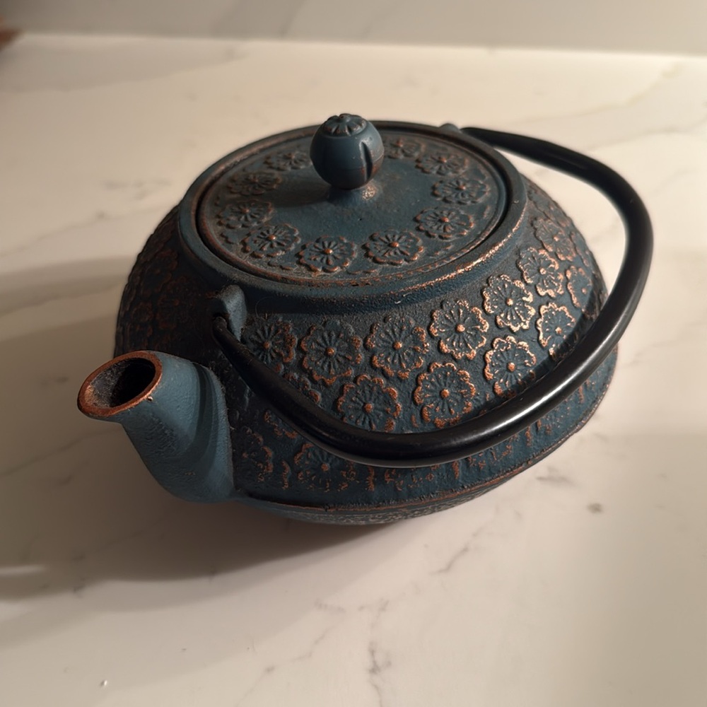 Vintage Decorative Cast Iron Japanese Teapot - Picture 9 of 9